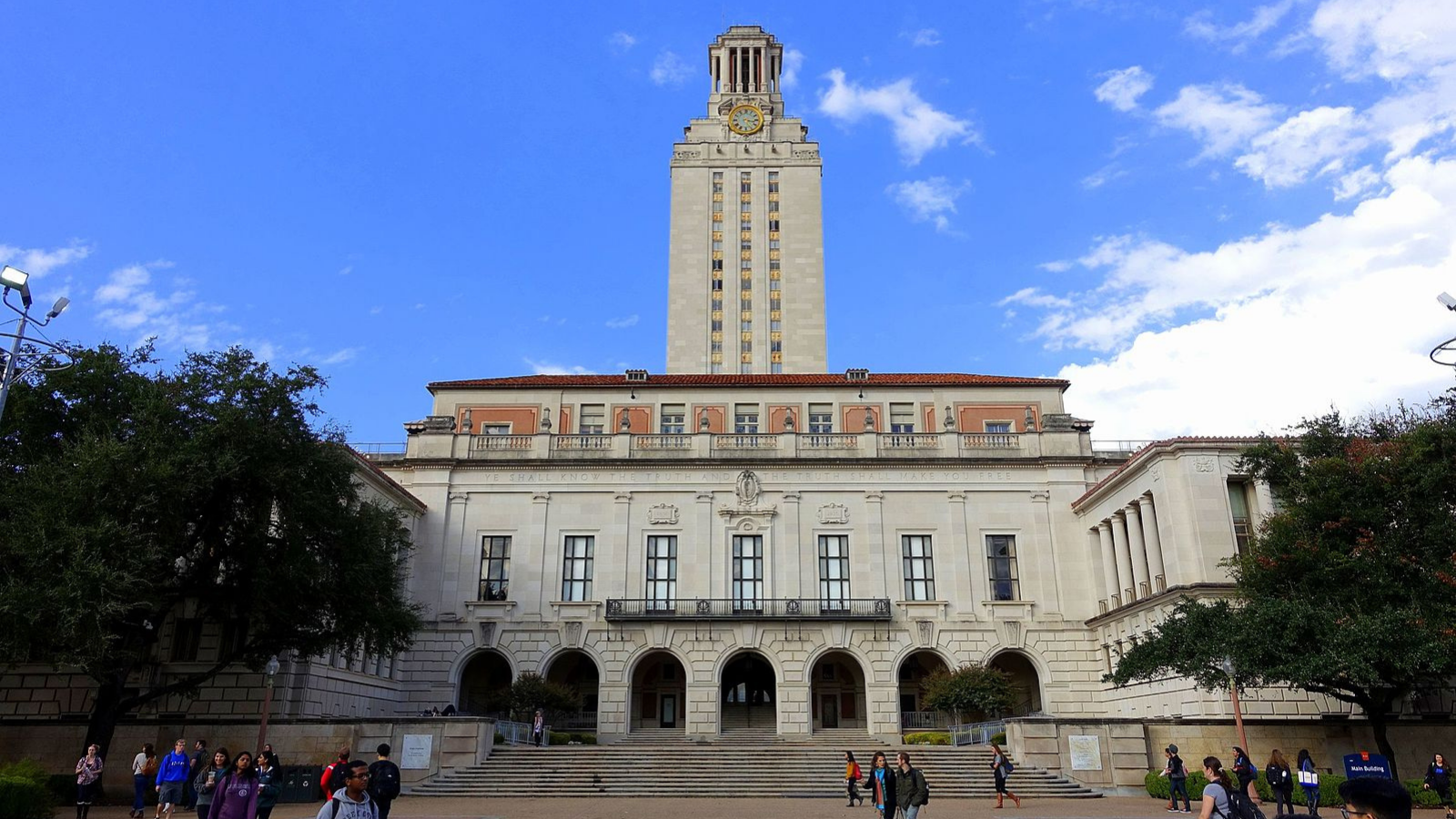 Photo of the Main Building at the University of Texas at Austin