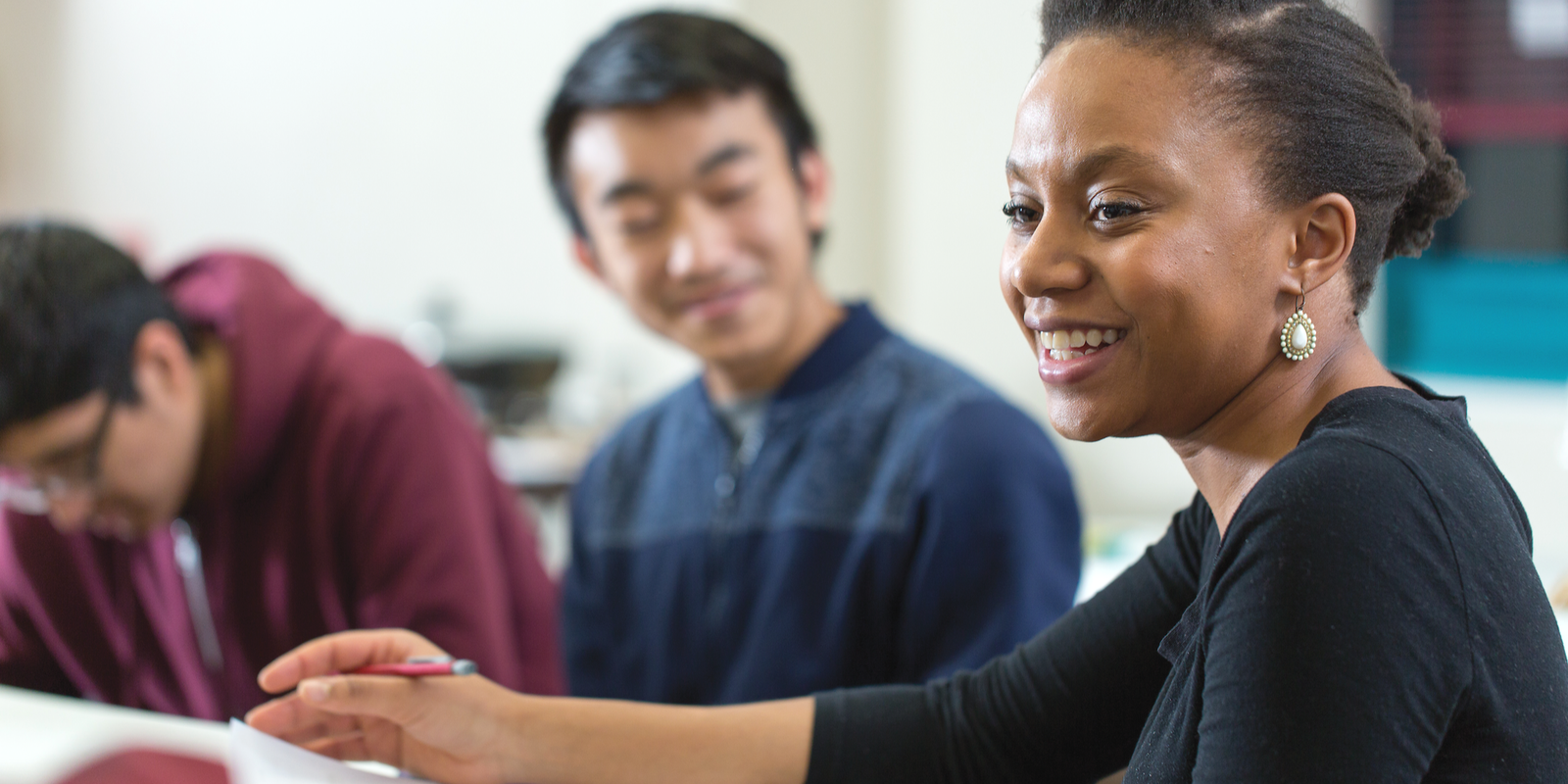 An SPH graduate student teaches a class at Urban Roots, a community organization that develops youth leadership with a focus on nutrition. (Photo courtesy of University of Minnesota School of Public Health)